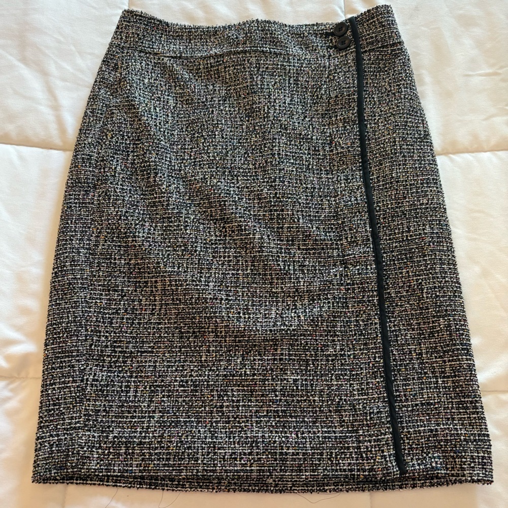 Ann Taylor Women’s Black and Gray Pencil Skirt